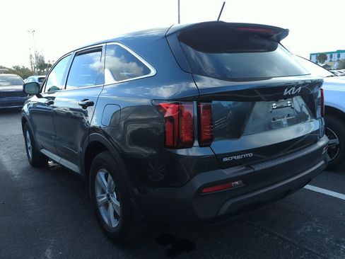 Used 2023 Kia Sorento LX image 8
