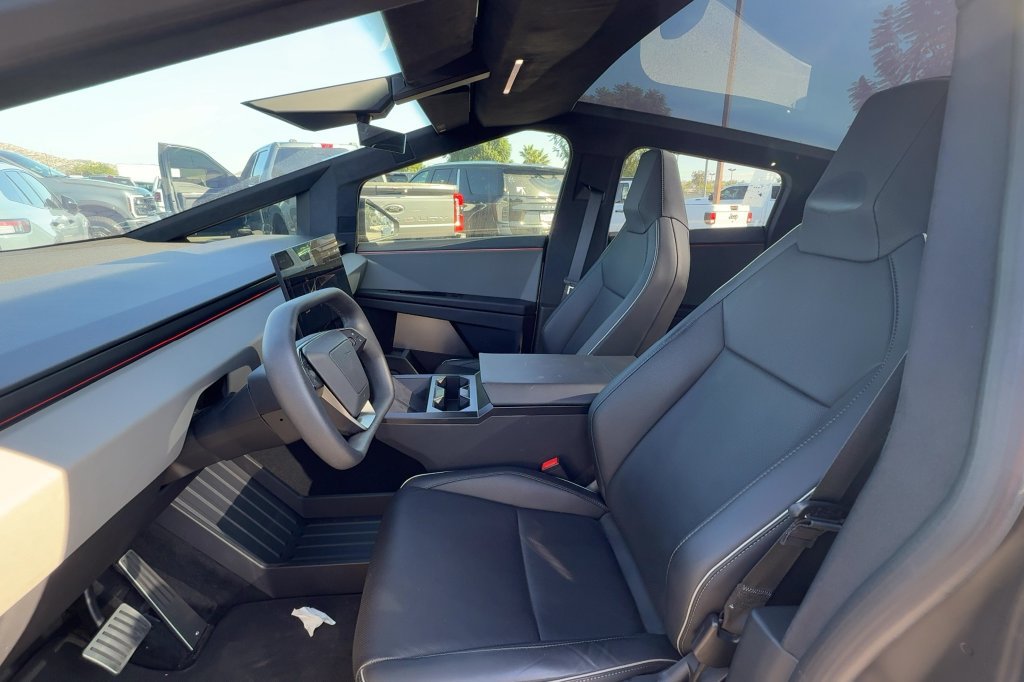 Used 2024 Tesla Cybertruck AWD Crew Cab image 11