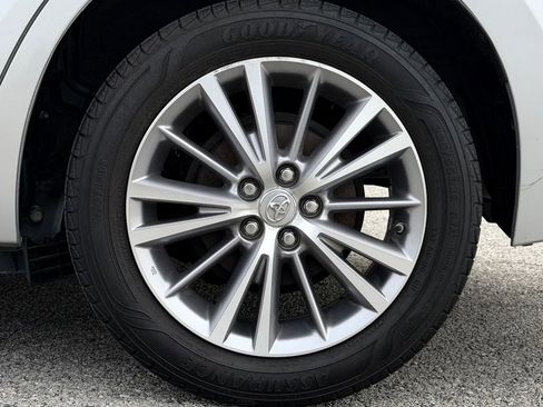 Used 2014 Toyota Corolla LE image 37