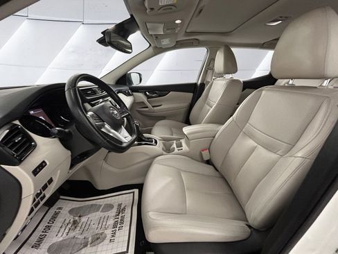 Used 2021 Nissan Rogue Sport SL w/ Premium Package FWD image 7