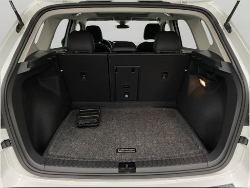 Used 2023 Volkswagen Taos SE w/ Panoramic Sunroof Package AWD/4WD image 6
