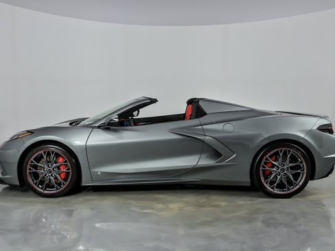 Used 2023 Chevrolet Corvette Stingray Premium Conv w/ Z51 Performance Package RWD image 8