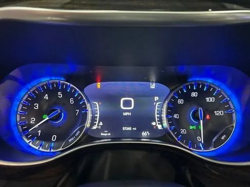 Used 2024 Chrysler Pacifica Limited FWD image 23