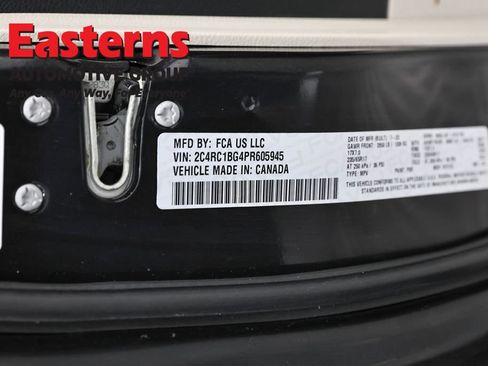 Used 2023 Chrysler Pacifica Touring-L FWD image 37