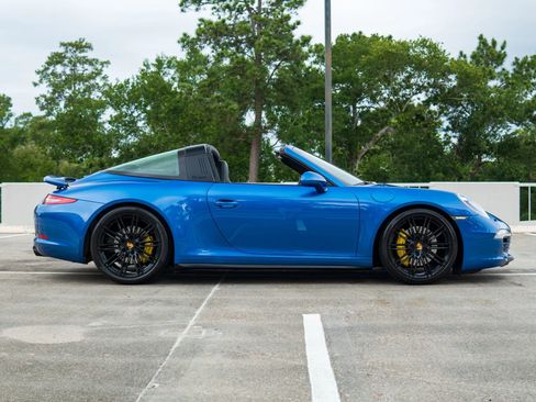 Used 2015 Porsche 911 Targa 4S w/ Sport Chrono Package AWD/4WD image 23