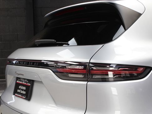 Used 2019 Porsche Cayenne w/ Premium Package AWD/4WD image 15