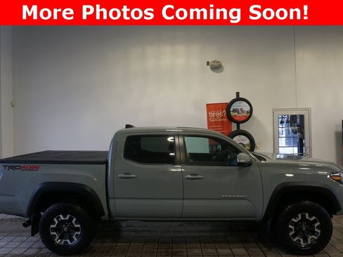 Used 2023 Toyota Tacoma TRD Off-Road image 2