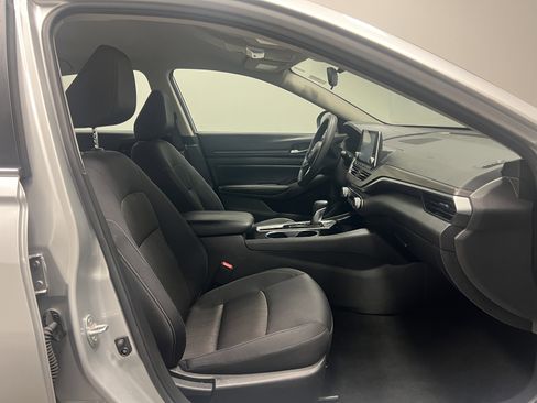Used 2024 Nissan Altima 2.5 SV image 15