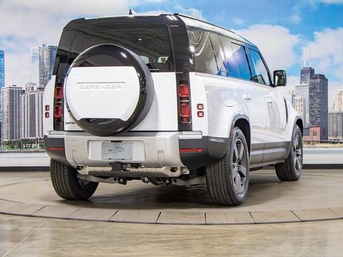 Used 2025 Land Rover Defender 110 S image 8