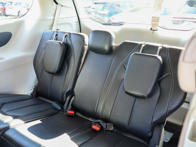 Used 2024 Chrysler Pacifica Limited FWD image 25