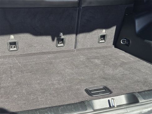 Used 2019 Jeep Cherokee Latitude Plus w/ Cold Weather Group image 18