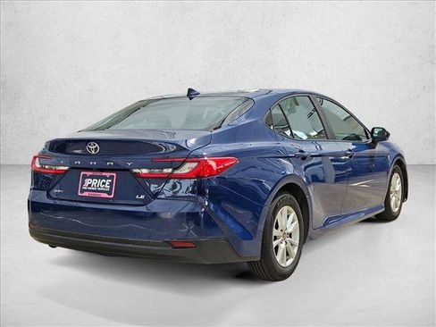 Used 2025 Toyota Camry LE image 5