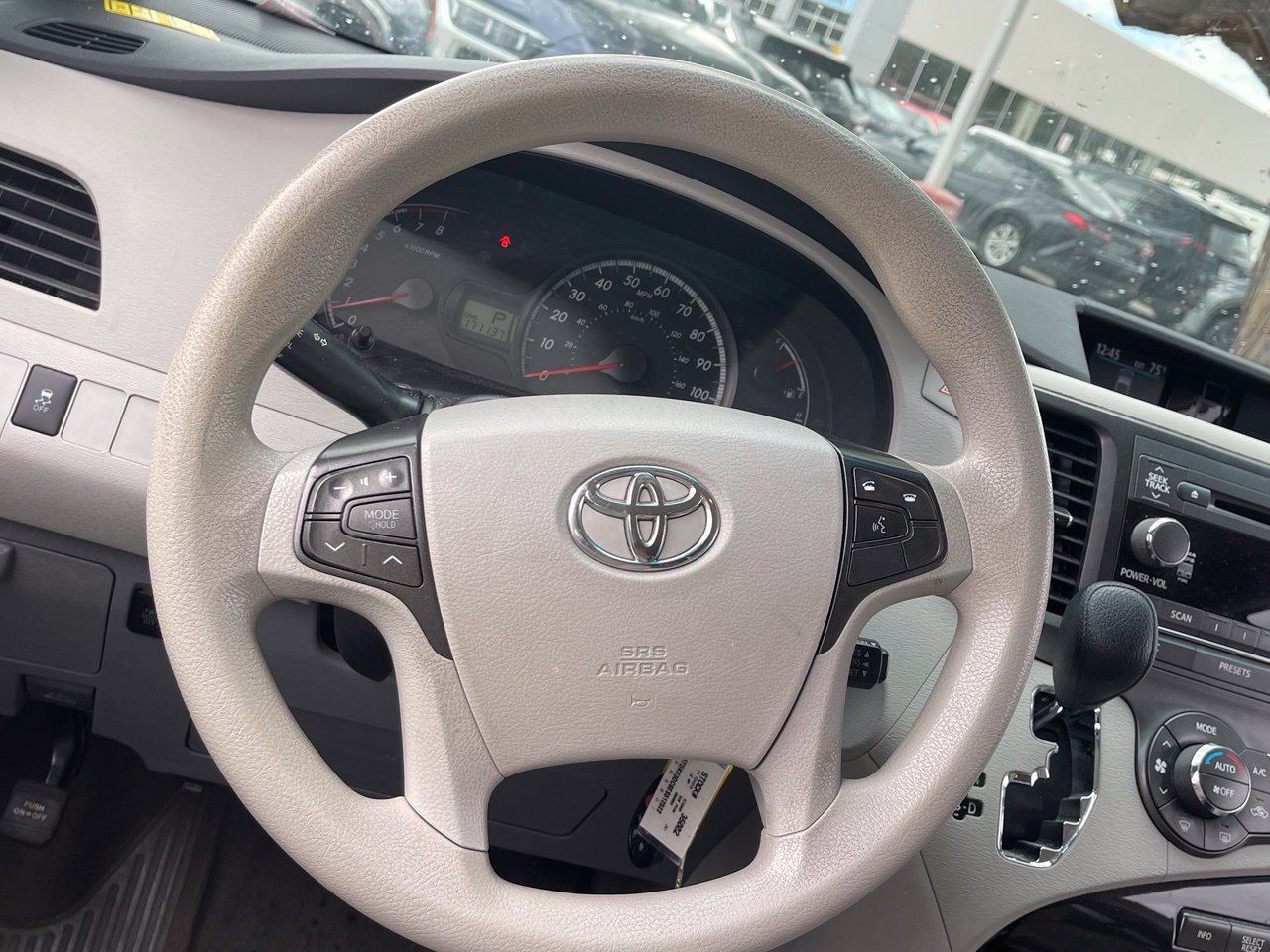 Used 2014 Toyota Sienna LE FWD image 9