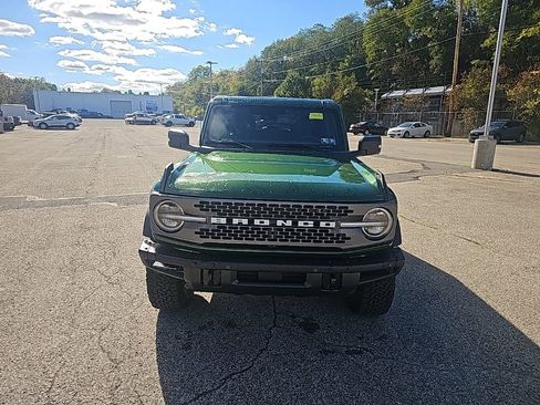 New 2025 Ford Bronco Badlands image 9