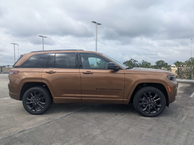 New 2026 Jeep Grand Cherokee Limited AWD/4WD image 3