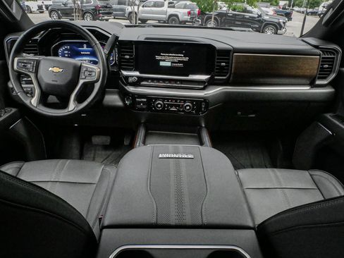 Used 2024 Chevrolet Silverado 2500 High Country w/ Technology Package AWD/4WD image 29