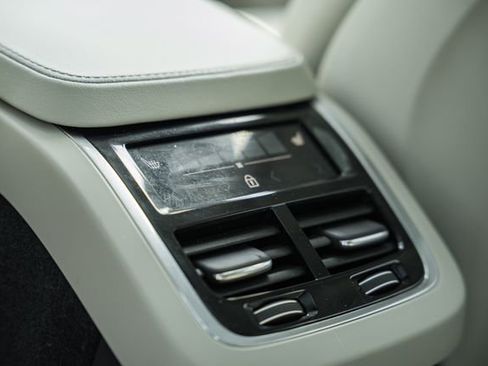 Used 2023 Volvo XC90 B6 Plus w/ Protection Package Premier AWD/4WD image 32