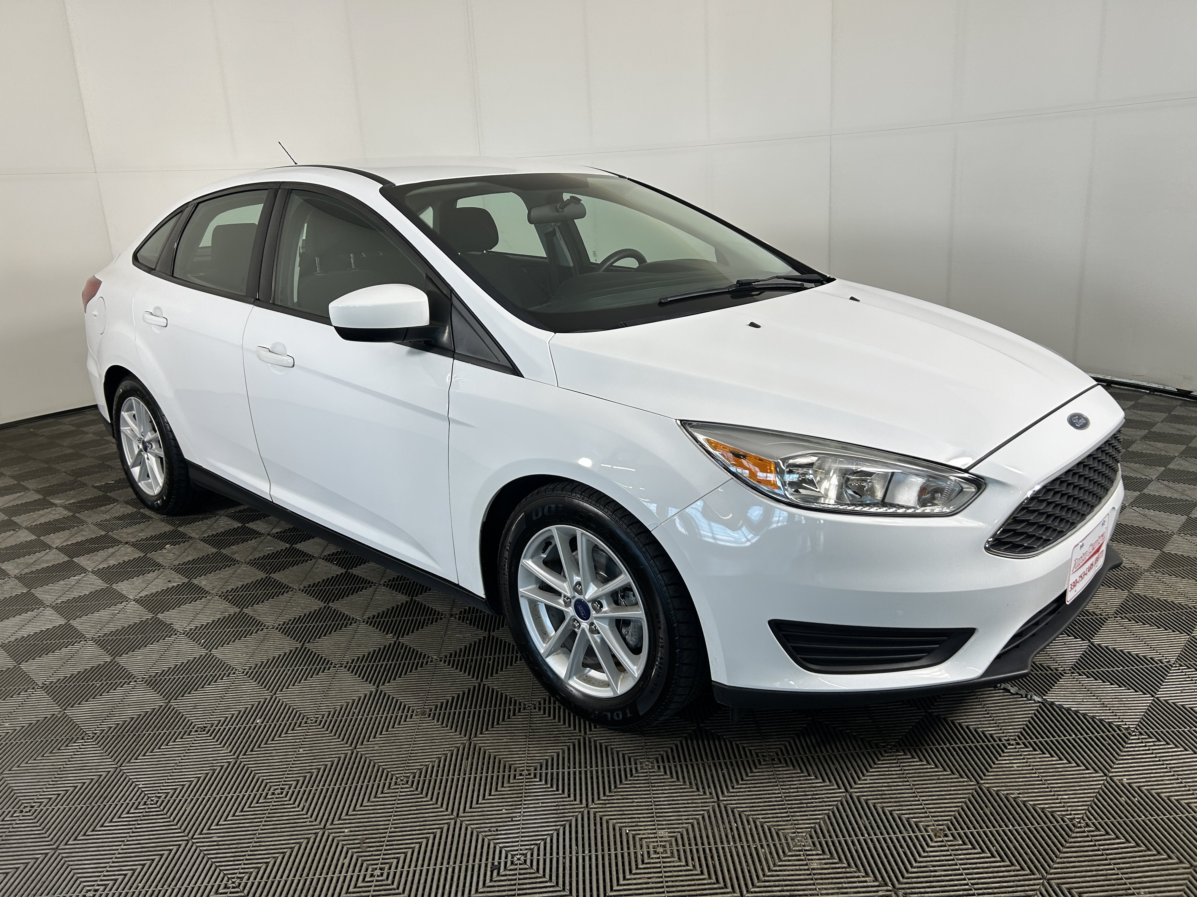 Used 2018 Ford Focus SE FWD image 4