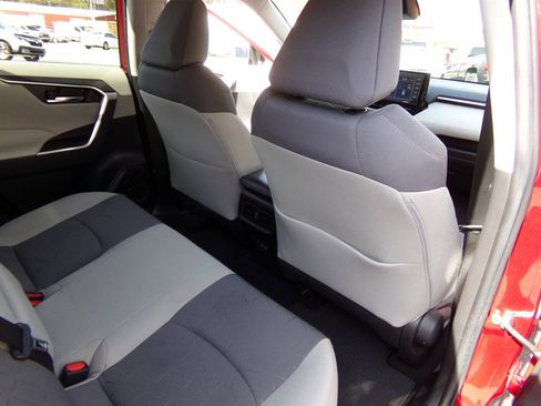 Used 2022 Toyota RAV4 XLE w/ Convenience Package image 22