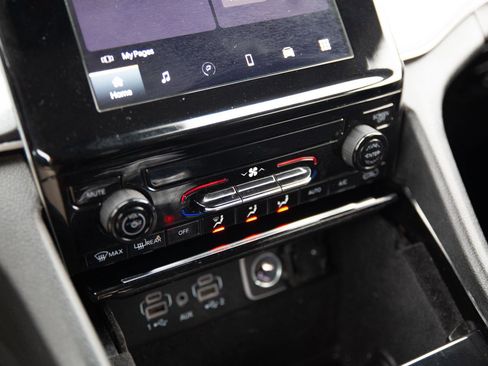 Used 2023 Jeep Grand Cherokee Laredo image 15