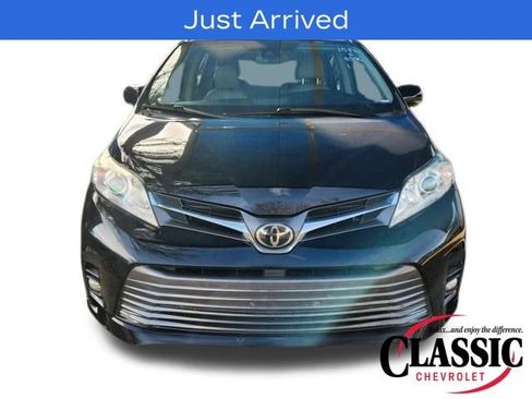 Used 2019 Toyota Sienna XLE image 2