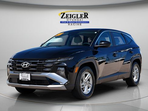 Certified 2025 Hyundai Tucson SE FWD image 3