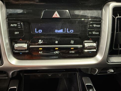 Used 2022 Kia Sorento S w/ Panoramic Sunroof Package FWD image 17