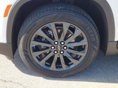 Used 2022 Chevrolet Traverse RS FWD image 13