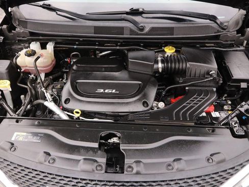 Used 2019 Chrysler Pacifica Limited w/ Tire & Wheel Group image 28