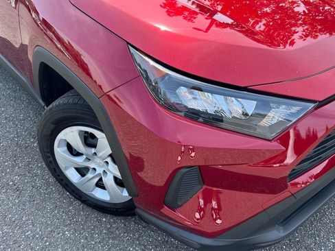 Certified 2022 Toyota RAV4 LE AWD/4WD image 2