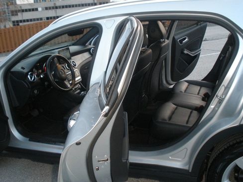 Used 2019 Mercedes-Benz GLA 250 4MATIC image 27