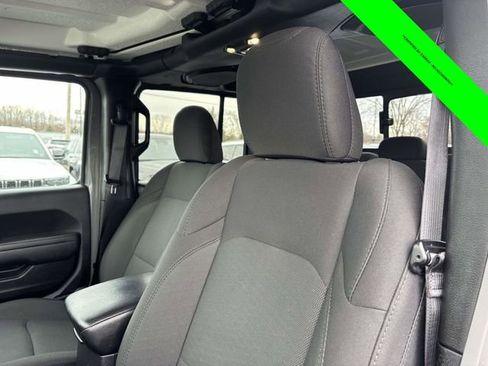 Used 2023 Jeep Gladiator Sport image 6