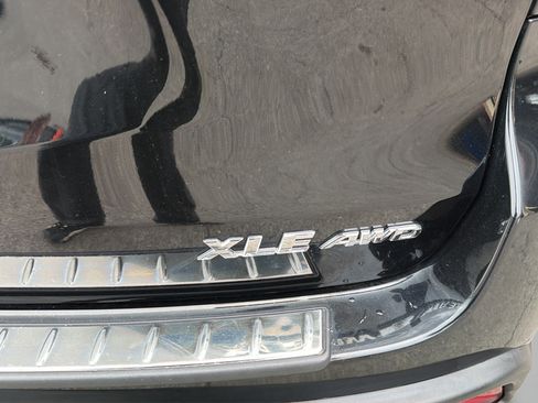 Used 2018 Toyota Highlander XLE AWD/4WD image 34