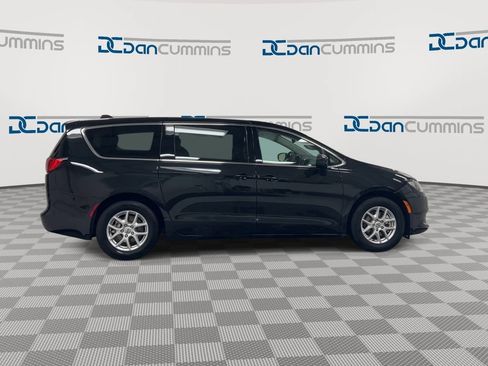 Used 2023 Chrysler Voyager LX FWD image 9
