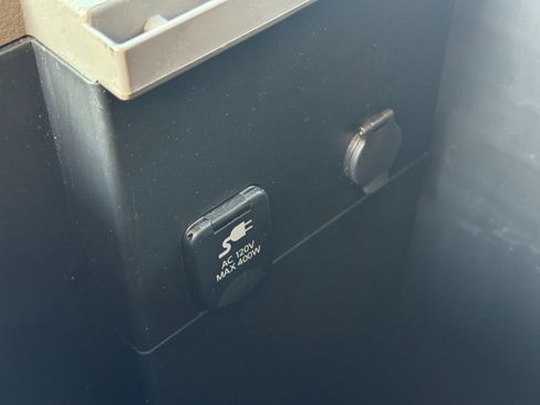 Used 2018 Nissan NV 3500 SL image 28