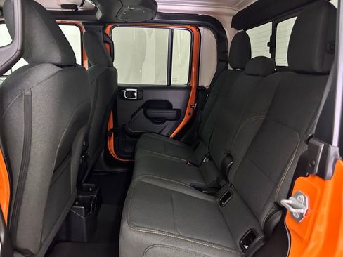 New 2025 Jeep Gladiator Sport image 17