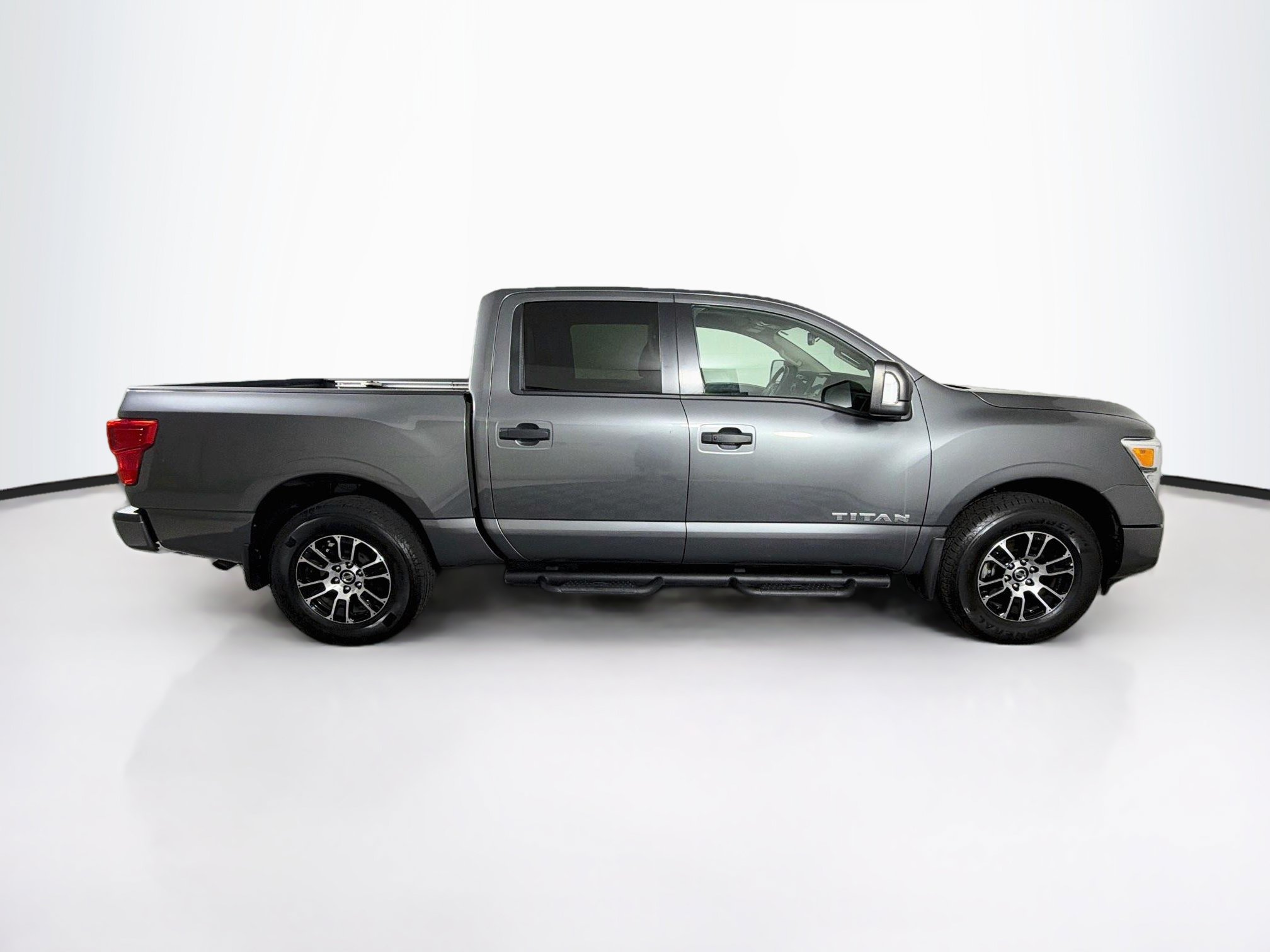 Used 2022 Nissan Titan SV w/ SV Convenience Package AWD/4WD image 10