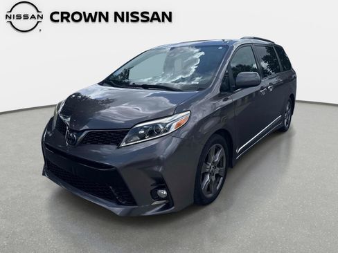 Used 2019 Toyota Sienna SE FWD image 1