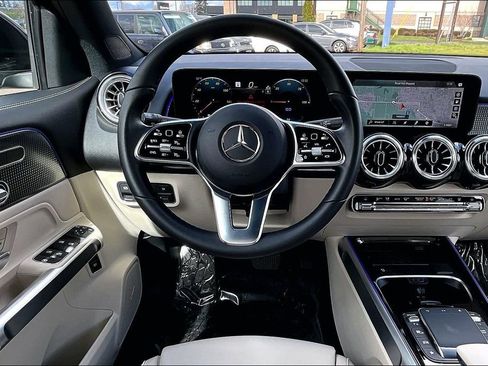 Used 2023 Mercedes-Benz EQB 250+ image 7