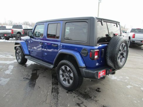 Used 2018 Jeep Wrangler Unlimited Sahara image 7