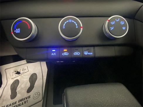 Used 2025 Hyundai Elantra SE image 18