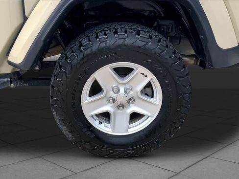 Used 2020 Jeep Gladiator Sport w/ Quick Order Package 24S AWD/4WD image 11
