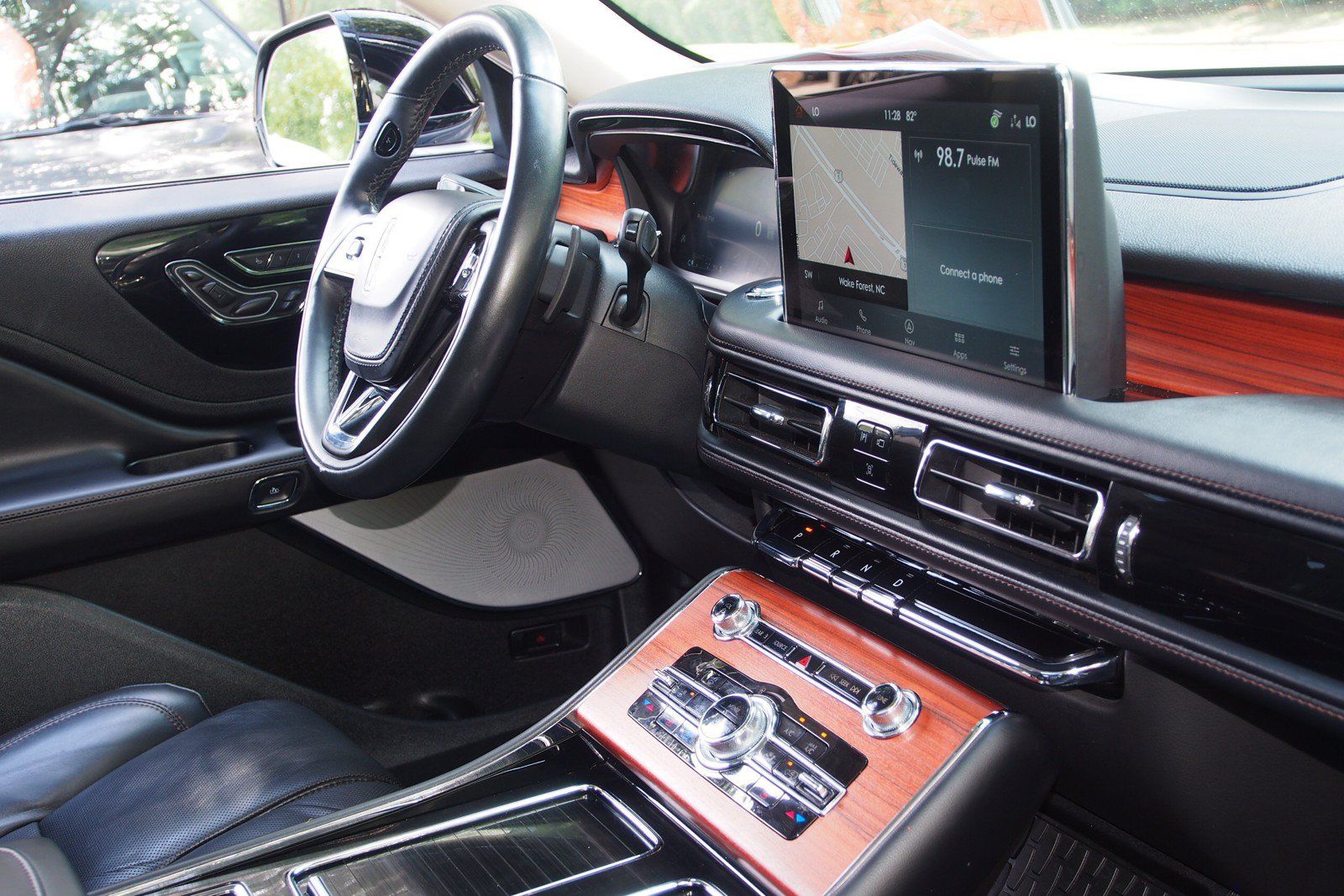 Used 2024 Lincoln Aviator Reserve w/ Equipment Group 201A RWD image 10