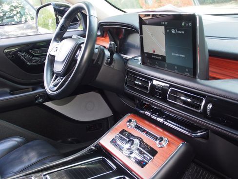 Used 2024 Lincoln Aviator Reserve w/ Equipment Group 201A RWD image 10