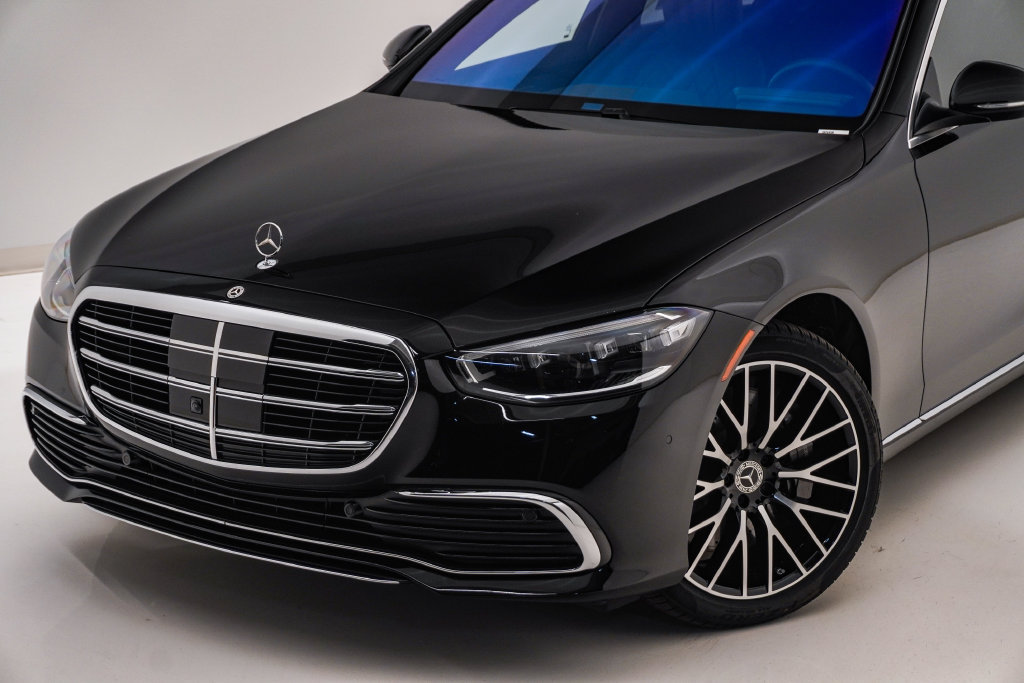 Used 2025 Mercedes-Benz S 580 4MATIC Sedan image 4