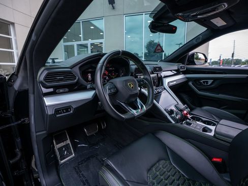 Used 2020 Lamborghini Urus AWD/4WD image 36