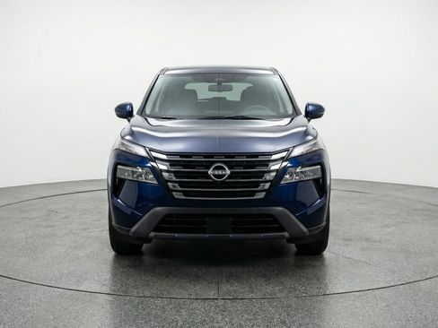 Used 2025 Nissan Rogue SV AWD/4WD image 2