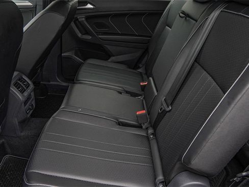 New 2024 Volkswagen Tiguan SE R-Line image 26