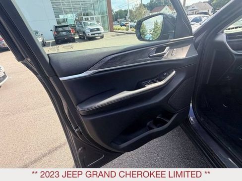 Certified 2023 Jeep Grand Cherokee Limited w/ Black Appearance Package AWD/4WD image 8