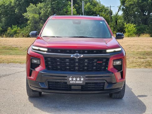 Used 2024 Chevrolet Traverse RS FWD image 2